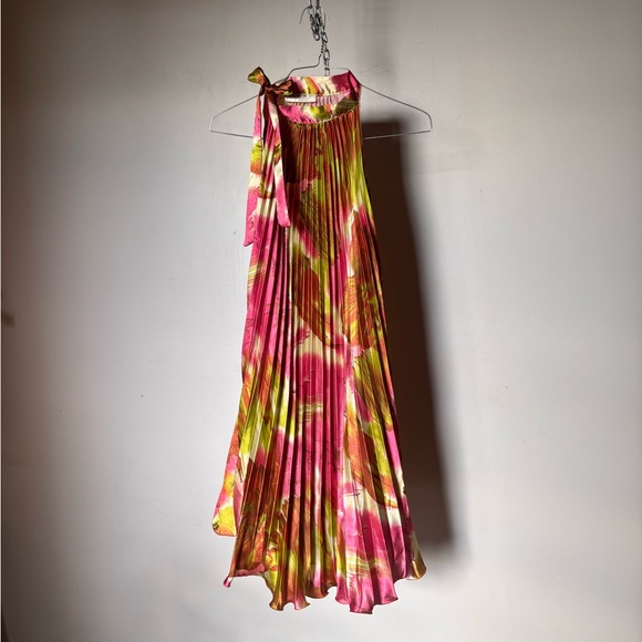 Vibrant Retro Pink Pleated Dress - Picture 1 of 12